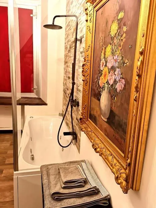 Lovely Apartment In The Heart Of Genoa
